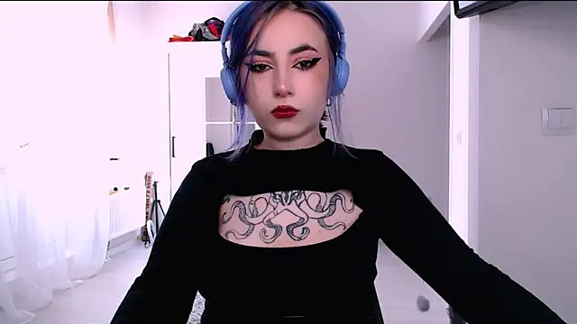 Snapshot of purplewitch chatting on 10/03/25, 06:43 purplewitch online show from 10/03/25, 06:43