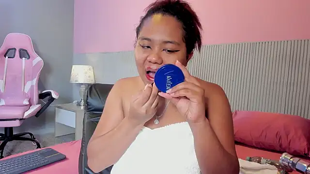 Snapshot of yeikafoxy chatting on 10/12/25, 08:35 yeikafoxy online show from 10/12/25, 08:35