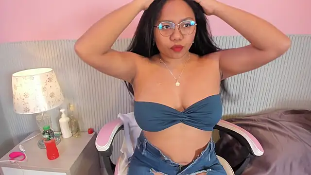 Snapshot of yeikafoxy chatting on 11/02/25, 01:41 yeikafoxy online show from 11/02/25, 01:41