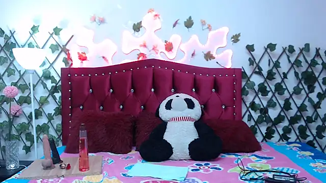 Snapshot of IZZY_BEAUTIFUL chatting on 09/15/25, 09:15 IZZY BEAUTIFUL online show from 09/15/25, 09:15