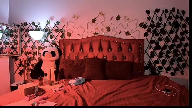 Snapshot of IZZY_BEAUTIFUL chatting on 09/18/25, 09:17 IZZY BEAUTIFUL online show from 09/18/25, 09:17