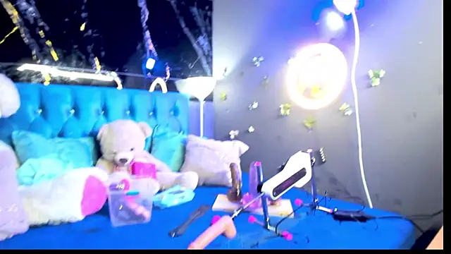 Snapshot of IZZY_BEAUTIFUL chatting on 10/04/25, 09:46 IZZY BEAUTIFUL online show from 10/04/25, 09:46