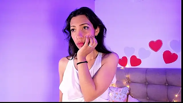 Snapshot of Miss_veronicaa2 chatting on 02/13/25, 12:00 Miss veronicaa2 online show from 02/13/25, 12:00