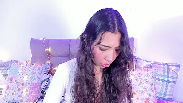 Snapshot of Miss_veronicaa2 chatting on 02/17/25, 12:59 Miss veronicaa2 online show from 02/17/25, 12:59