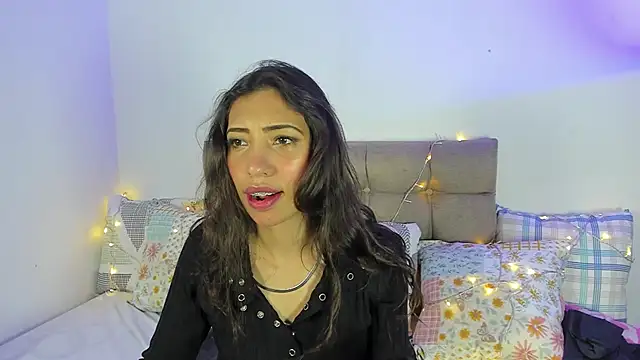 Snapshot of Miss_veronicaa2 chatting on 02/18/25, 12:17 Miss veronicaa2 online show from 02/18/25, 12:17