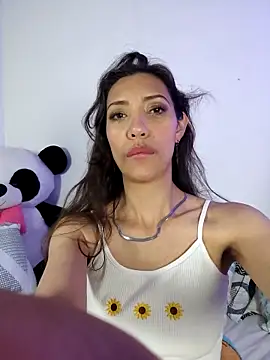 Snapshot of Miss_veronicaa2 chatting on 03/06/25, 03:45 Miss veronicaa2 online show from 03/06/25, 03:45