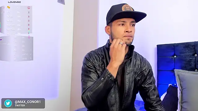 Snapshot of Max_Conor1 chatting on 10/23/25, 01:43 Max Conor1 online show from 10/23/25, 01:43