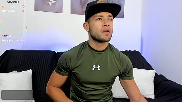 Snapshot of Max_Conor1 chatting on 11/11/25, 12:05 Max Conor1 online show from 11/11/25, 12:05