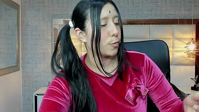 Nohemi louse online show from 10/06/25, 07:11