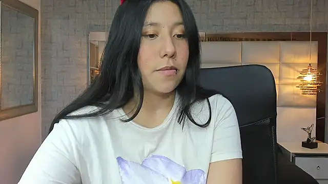 Nohemi louse online show from 10/13/25, 06:52