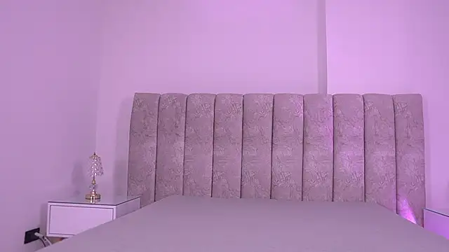 sara lopee1 online show from 11/19/25, 11:54