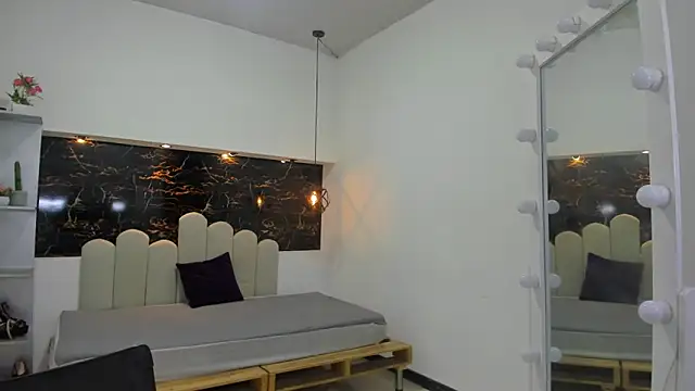 Annyrosee online show from 10/22/25, 08:41