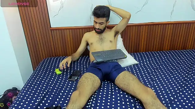 Snapshot of Arah_issaa chatting on 02/19/25, 04:44 Arah issaa online show from 02/19/25, 04:44