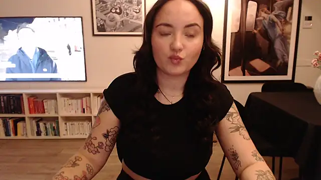 Snapshot of Orgasmille chatting on 02/18/25, 08:38 Orgasmille online show from 02/18/25, 08:38