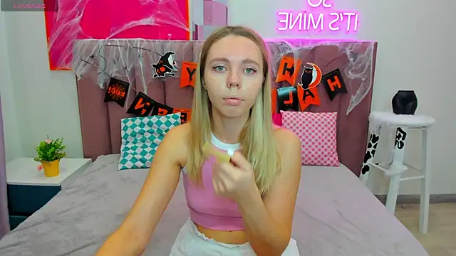 TessaAdorable online show from 10/29/25, 01:30