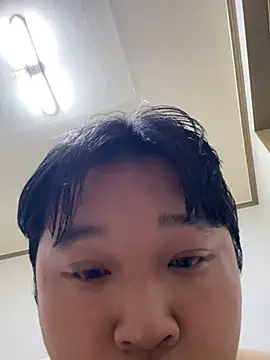 Snapshot of offwhite777 chatting on 02/07/25, 01:53 offwhite777 online show from 02/07/25, 01:53