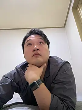 Snapshot of offwhite777 chatting on 02/16/25, 04:20 offwhite777 online show from 02/16/25, 04:20