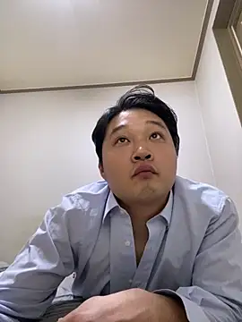 Snapshot of offwhite777 chatting on 02/16/25, 11:38 offwhite777 online show from 02/16/25, 11:38