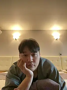 Snapshot of offwhite777 chatting on 02/19/25, 08:22 offwhite777 online show from 02/19/25, 08:22