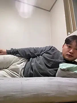 Snapshot of offwhite777 chatting on 02/21/25, 02:27 offwhite777 online show from 02/21/25, 02:27