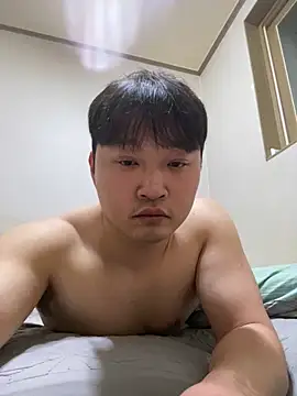 Snapshot of offwhite777 chatting on 02/22/25, 01:22 offwhite777 online show from 02/22/25, 01:22