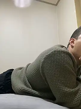 Snapshot of offwhite777 chatting on 02/23/25, 07:00 offwhite777 online show from 02/23/25, 07:00