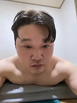 Snapshot of offwhite777 chatting on 02/23/25, 04:35 offwhite777 online show from 02/23/25, 04:35