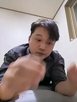 Snapshot of offwhite777 chatting on 02/24/25, 11:21 offwhite777 online show from 02/24/25, 11:21