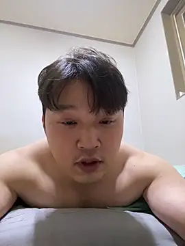 Snapshot of offwhite777 chatting on 02/24/25, 02:26 offwhite777 online show from 02/24/25, 02:26