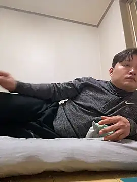 Snapshot of offwhite777 chatting on 02/25/25, 02:54 offwhite777 online show from 02/25/25, 02:54