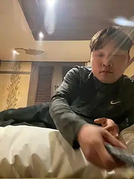 Snapshot of offwhite777 chatting on 02/27/25, 10:26 offwhite777 online show from 02/27/25, 10:26