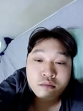 Snapshot of offwhite777 chatting on 03/01/25, 12:12 offwhite777 online show from 03/01/25, 12:12