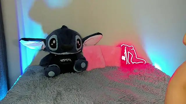 Snapshot of EvaBalmer chatting on 11/12/25, 08:15 EvaBalmer online show from 11/12/25, 08:15