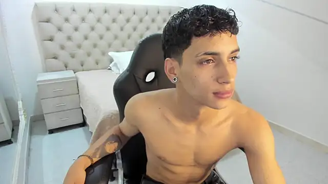 JhoanLeandro online show from 10/28/25, 04:49