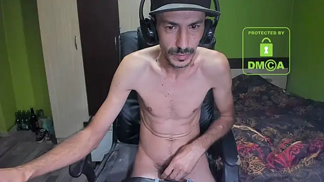 Snapshot of BigCumShoot chatting on 10/14/25, 06:03 BigCumShoot online show from 10/14/25, 06:03