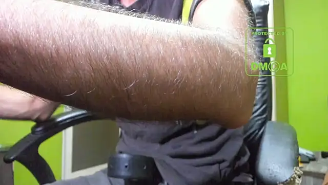 Snapshot of BigCumShoot chatting on 11/15/25, 06:33 BigCumShoot online show from 11/15/25, 06:33