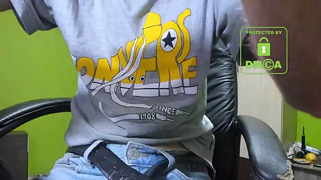 Snapshot of BigCumShoot chatting on 11/20/25, 05:07 BigCumShoot online show from 11/20/25, 05:07