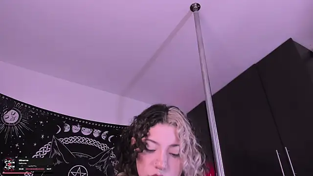 Snapshot of hazellwitch chatting on 09/10/25, 05:02 hazellwitch online show from 09/10/25, 05:02