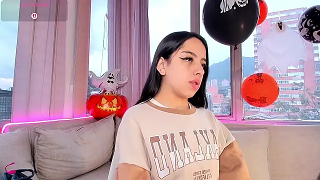 Daphne chers online show from 10/31/25, 02:29