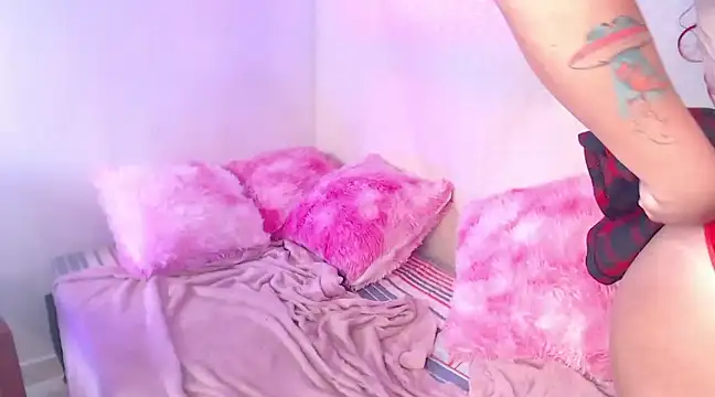 Snapshot of EstefyTabbo chatting on 02/02/25, 02:56 EstefyTabbo online show from 02/02/25, 02:56