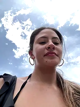 Snapshot of Andrea18_blonde chatting on 10/19/25, 05:35 Andrea18 blonde online show from 10/19/25, 05:35