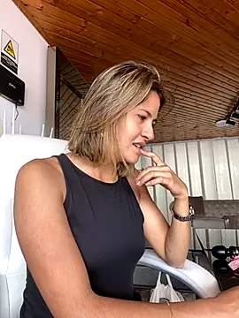 Snapshot of Andrea18_blonde chatting on 11/05/25, 04:07 Andrea18 blonde online show from 11/05/25, 04:07