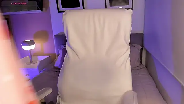 Snapshot of Gigi_Strawberry chatting on 10/18/25, 05:21 Gigi Strawberry online show from 10/18/25, 05:21