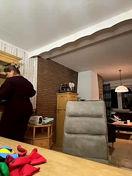 Lars-Lola online show from 10/27/25, 05:28