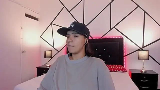 Liiam smith  online show from 02/04/25, 12:00