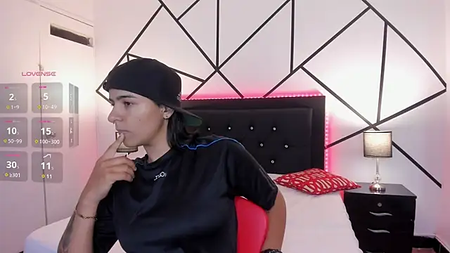 Liiam smith  online show from 02/08/25, 12:06