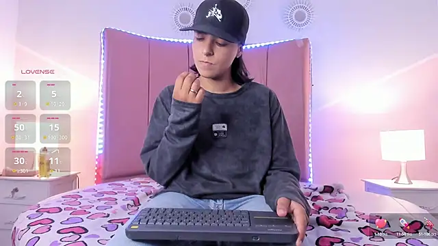 Liiam smith  online show from 02/24/25, 06:47