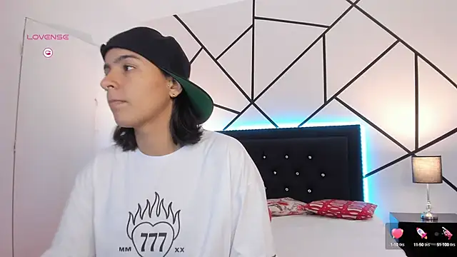 Liiam smith  online show from 03/04/25, 12:12