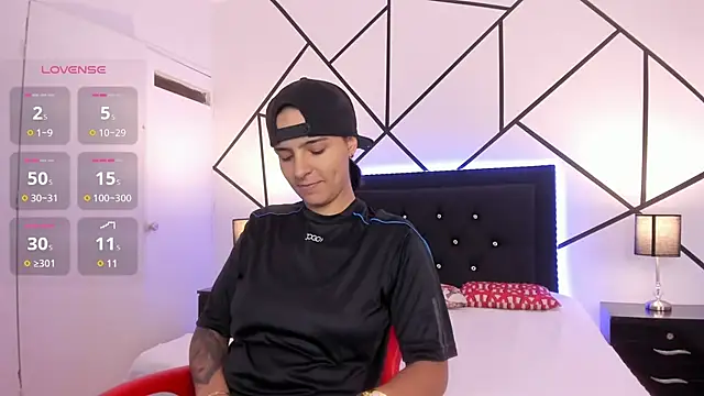 Liiam smith  online show from 03/14/25, 01:02