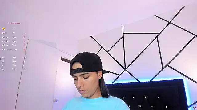 Liiam smith  online show from 03/16/25, 04:23